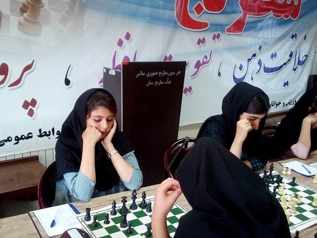 http://www.qazvin-chess.com/images/Other/Women1394/94.05.23.n3.Afshar.Niusha.jpg